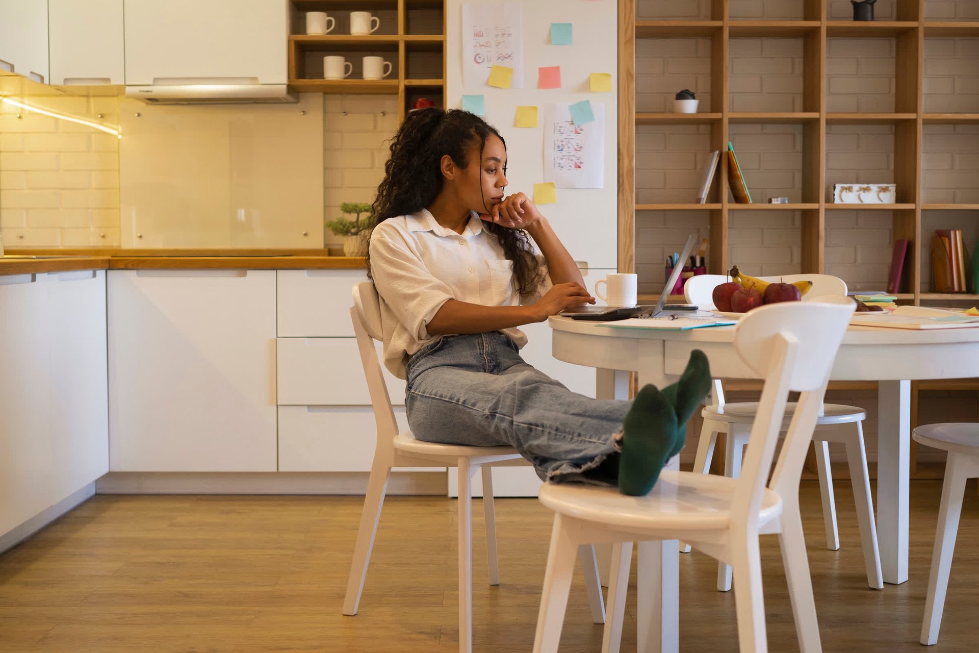 resized_full-shot-woman-working-as-economist