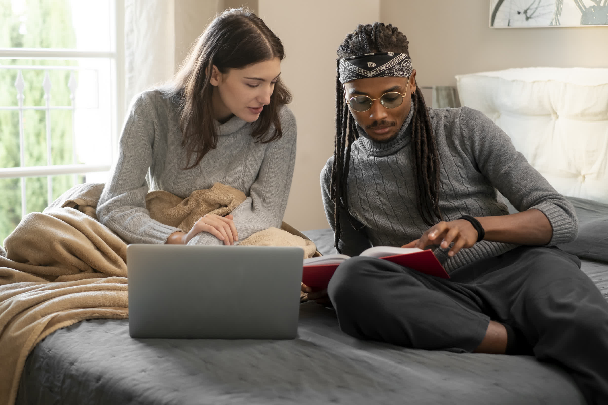 resized_medium-shot-people-working-home