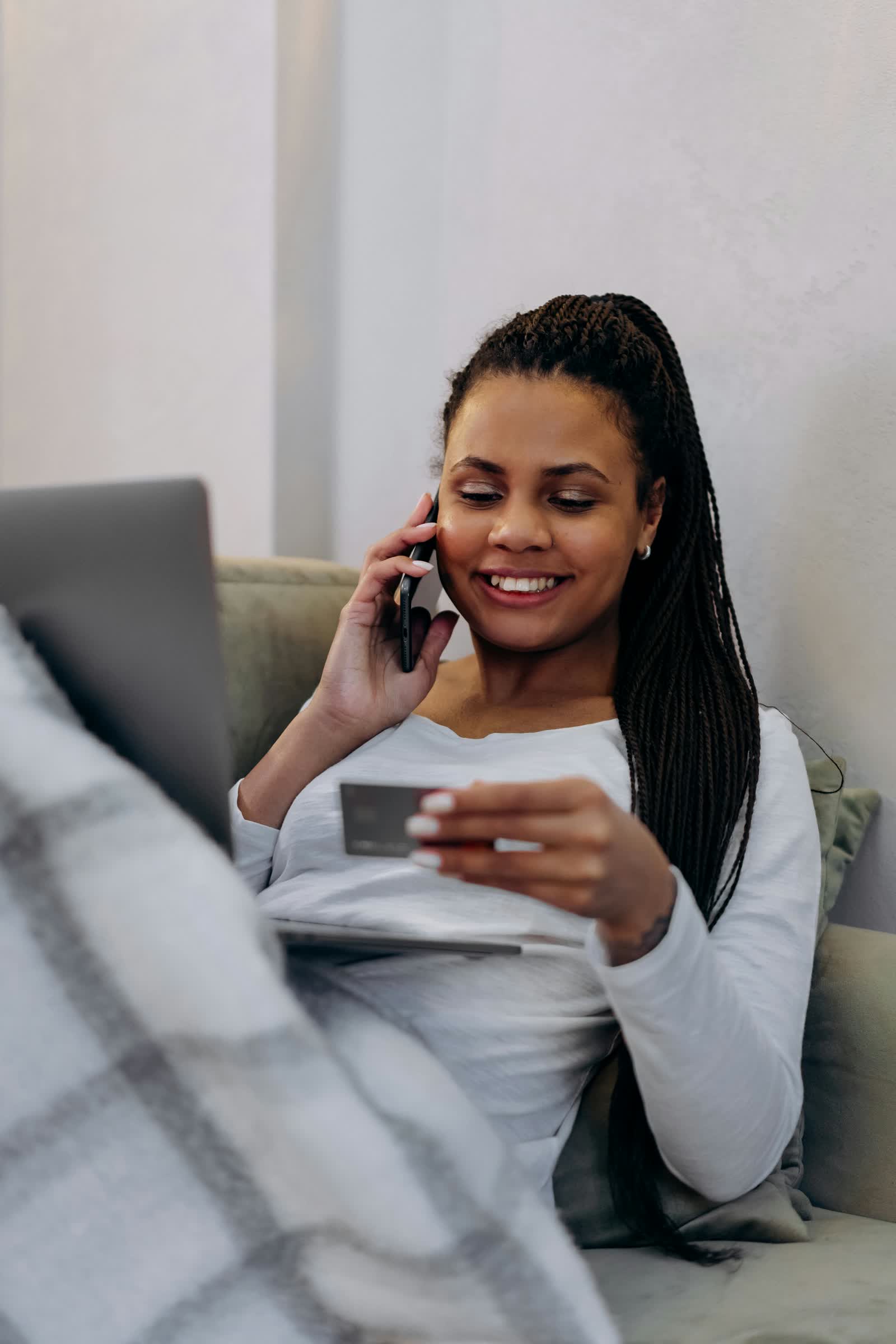 resized_pexels-mikhail-nilov-6969634